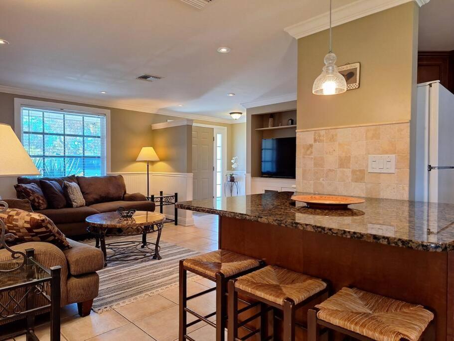Vacation Home On Alligator Drive Woodmere Exterior photo