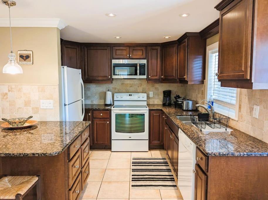 Vacation Home On Alligator Drive Woodmere Exterior photo